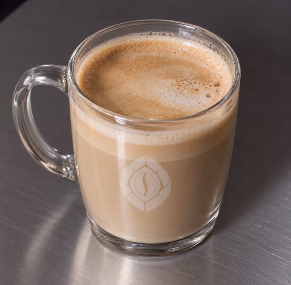Boisson lactée préparée avec du café Gemmari Pro